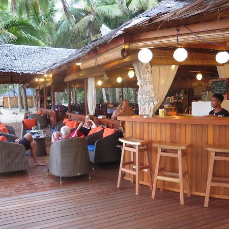Blue Bay Divers Likupang Bangka Bagian luar foto