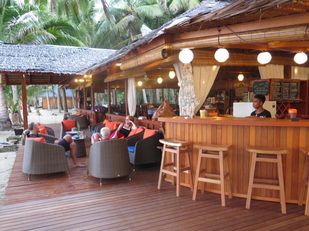 Blue Bay Divers Likupang Bangka Bagian luar foto